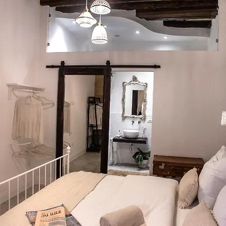 Arc Apartment *